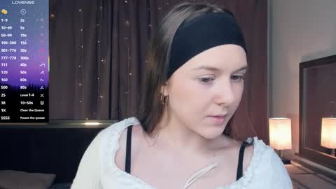 Snapshot of beatrixcutsforth chatting on 7, 10, 2025 Beatrix or Triss3 online show from 7, 10, 2025