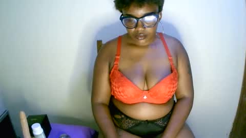 beautifulpeach2 online show from 28, 1, 2025