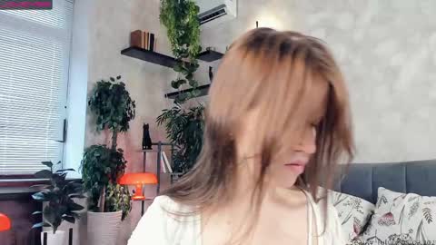 Snapshot of beauty_future chatting on 5, 3, 2025 Nicole online show from 5, 3, 2025