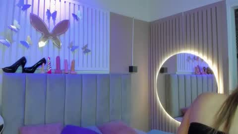 Snapshot of beauty_milf4 chatting on 11, 2, 2026 Chantall online show from 11, 2, 2026