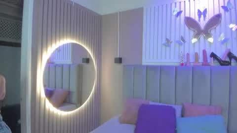 Snapshot of beauty_milf4 chatting on 22, 2, 2026 Chantall online show from 22, 2, 2026