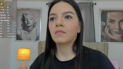 Ariana Reyes online show from 25, 11, 2025