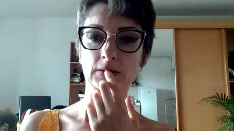 Snapshot of bebacksooon chatting on 5, 7, 2026 Raluca online show from 5, 7, 2026