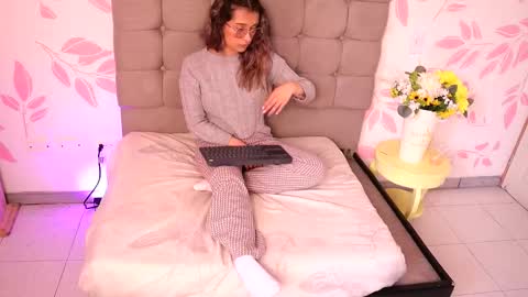 beccamilanni online show from 7, 11, 2025