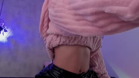 Snapshot of becky__g chatting on 24, 11, 2025 becky__g online show from 24, 11, 2025