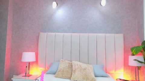 Snapshot of becky_gb chatting on 20, 9, 2025 Laura Tobon online show from 20, 9, 2025
