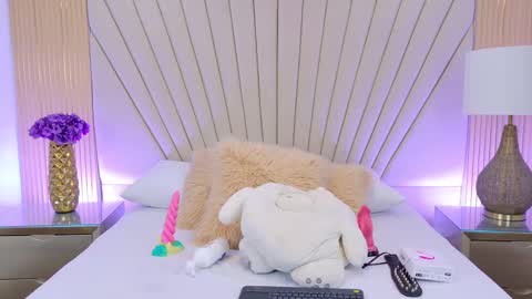 Snapshot of becky_gb chatting on 30, 9, 2025 Laura Tobon online show from 30, 9, 2025