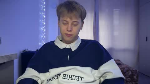 Snapshot of beeb0y chatting on 8, 10, 2025 beeb0y online show from 8, 10, 2025