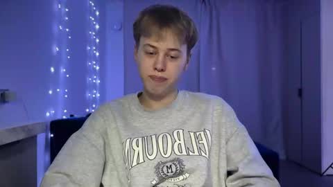 Snapshot of beeb0y chatting on 10, 10, 2025 beeb0y online show from 10, 10, 2025