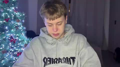 Snapshot of beeb0y chatting on 2, 12, 2025 beeb0y online show from 2, 12, 2025