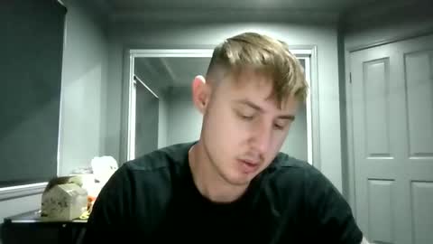 Snapshot of beelzebubxo chatting on 12, 11, 2025 beelzebubxo online show from 12, 11, 2025
