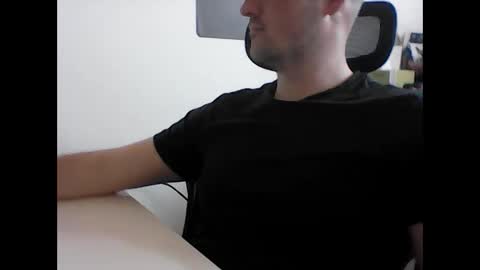 Snapshot of beenee3 chatting on 6, 3, 2026 beenee3 online show from 6, 3, 2026