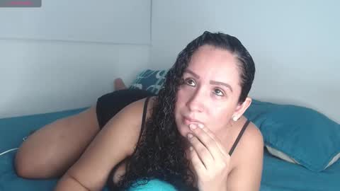 Snapshot of bela_hadid05 chatting on 2, 11, 2025 hadid online show from 2, 11, 2025