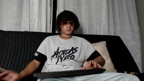 independent model online show from 2, 2, 2025