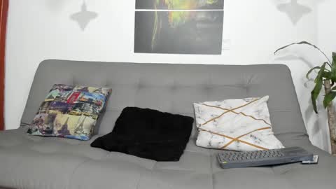 independent model online show from 10, 3, 2025