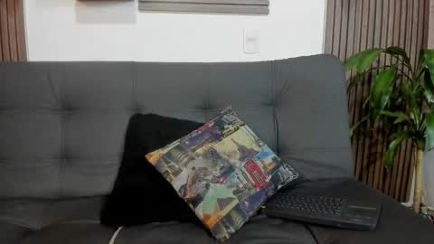 independent model online show from 22, 10, 2025