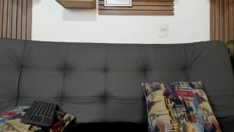 independent model online show from 4, 11, 2025