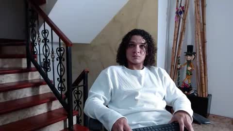 independent model online show from 12, 11, 2025