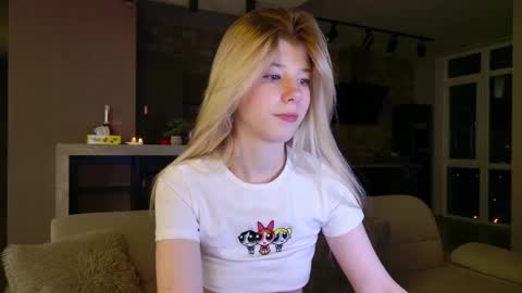 Snapshot of bella_amoury chatting on 8, 3, 2025 Bella online show from 8, 3, 2025