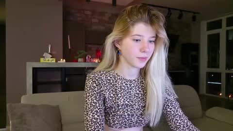 Snapshot of bella_amoury chatting on 9, 3, 2025 Bella online show from 9, 3, 2025