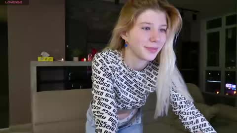 Snapshot of bella_amoury chatting on 10, 3, 2025 Bella online show from 10, 3, 2025