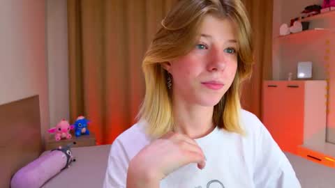 Snapshot of bella_amoury chatting on 23, 10, 2025 Bella online show from 23, 10, 2025