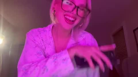 Snapshot of bella_christian chatting on 11, 2, 2025 Bella Baby online show from 11, 2, 2025