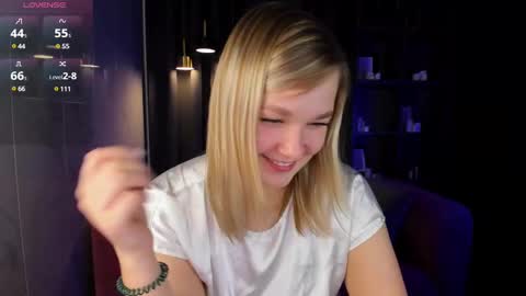 Snapshot of bella_cosmos chatting on 22, 12, 2024 Bella online show from 22, 12, 2024