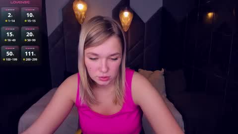 Snapshot of bella_cosmos chatting on 23, 12, 2024 Bella online show from 23, 12, 2024