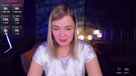 Snapshot of bella_cosmos chatting on 7, 1, 2025 Bella online show from 7, 1, 2025