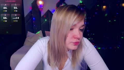 Snapshot of bella_cosmos chatting on 15, 1, 2025 Bella online show from 15, 1, 2025