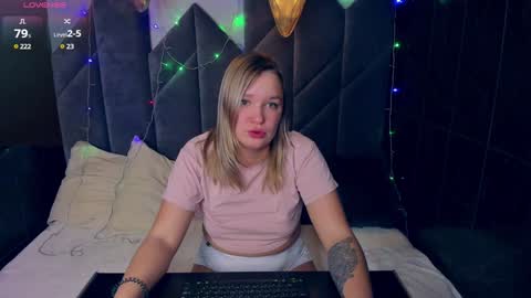 Snapshot of bella_cosmos chatting on 16, 1, 2025 Bella online show from 16, 1, 2025