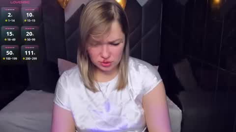 Snapshot of bella_cosmos chatting on 10, 2, 2025 Bella online show from 10, 2, 2025