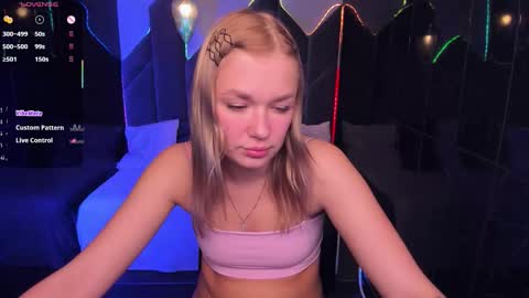 Snapshot of bella_cosmos chatting on 31, 10, 2025 Bella online show from 31, 10, 2025