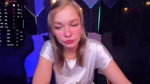 Snapshot of bella_cosmos chatting on 13, 11, 2025 Bella online show from 13, 11, 2025