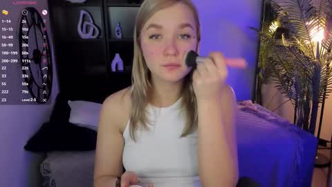 Snapshot of bella_cosmos chatting on 2, 12, 2025 Bella online show from 2, 12, 2025