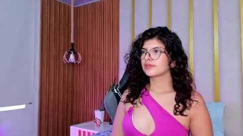 Snapshot of bella_cuttee chatting on 23, 6, 2026 B E L L A online show from 23, 6, 2026