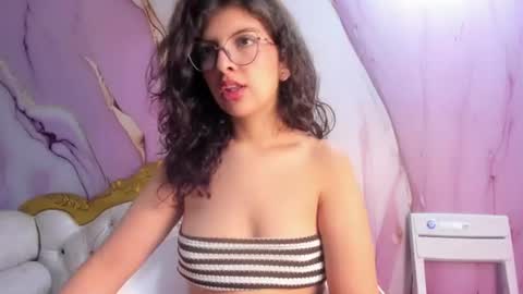 Snapshot of bella_cuttee chatting on 6, 7, 2026 B E L L A online show from 6, 7, 2026