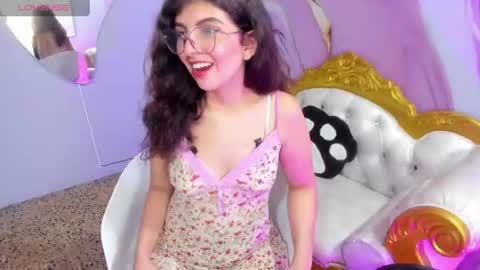 Snapshot of bella_cuttee chatting on 24, 7, 2026 B E L L A online show from 24, 7, 2026