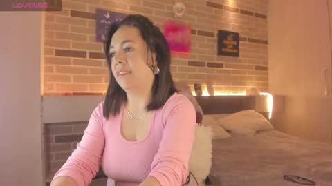 Snapshot of bella_fournier chatting on 14, 10, 2025 Bella online show from 14, 10, 2025