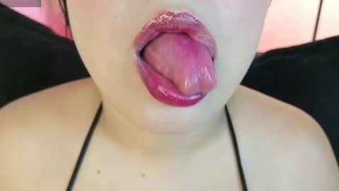 Snapshot of bella_saint33 chatting on 31, 7, 2026 bella online show from 31, 7, 2026