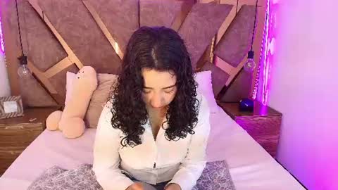Bella Swwan  online show from 9, 7, 2026