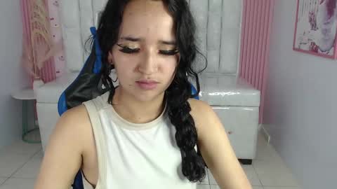 Snapshot of bella_vibes_s chatting on 1, 10, 2025 Bella online show from 1, 10, 2025