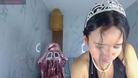 Snapshot of bella_vibes_s chatting on 21, 12, 2025 Bella online show from 21, 12, 2025