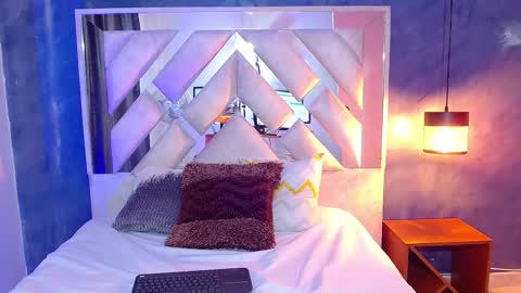 Snapshot of bella_volup chatting on 3, 12, 2025 bella_volup online show from 3, 12, 2025