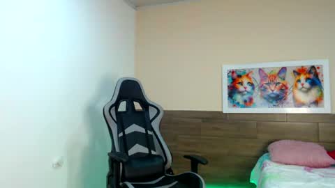 Snapshot of bella_warzon chatting on 27, 6, 2026 bella_warzon online show from 27, 6, 2026