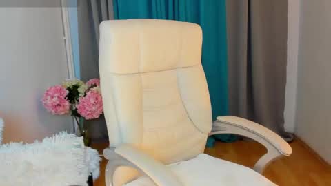 BellaAnna online show from 12, 2, 2025