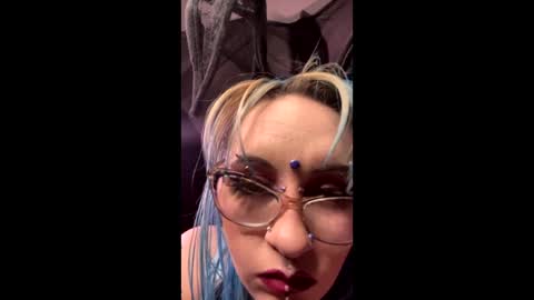 Snapshot of belladraconis chatting on 5, 2, 2025 belladraconis online show from 5, 2, 2025