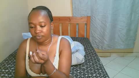 Snapshot of bellalure33 chatting on 28, 10, 2025 Bella online show from 28, 10, 2025