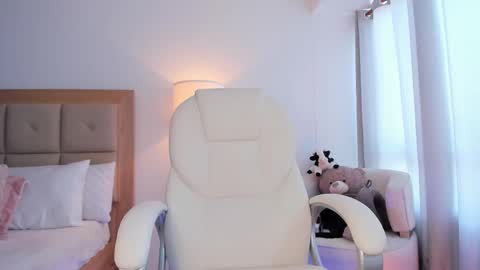 Snapshot of bellamia_ chatting on 12, 9, 2025 Bella Mia online show from 12, 9, 2025